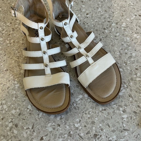Life stride Soft System 7 1/2 White Strappy Sandals - Picture 2 of 7